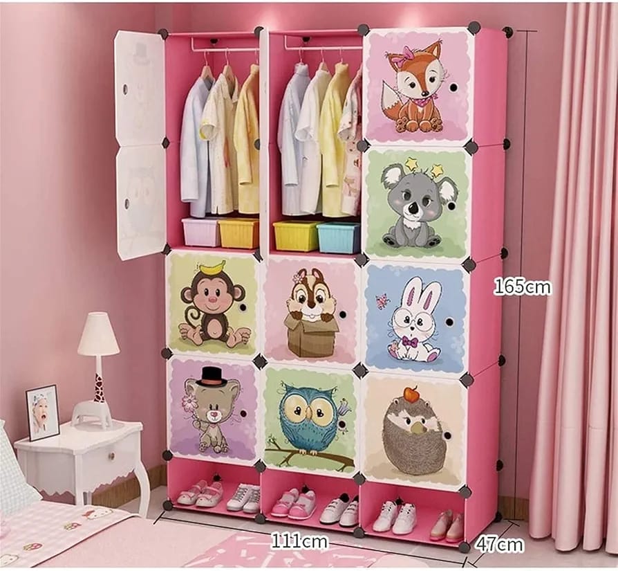 ARMARIO INFANTIL CON ZAPATERO ROSA con compartimentos coloridos y espacio para ropa y zapatos, ideal para niños.